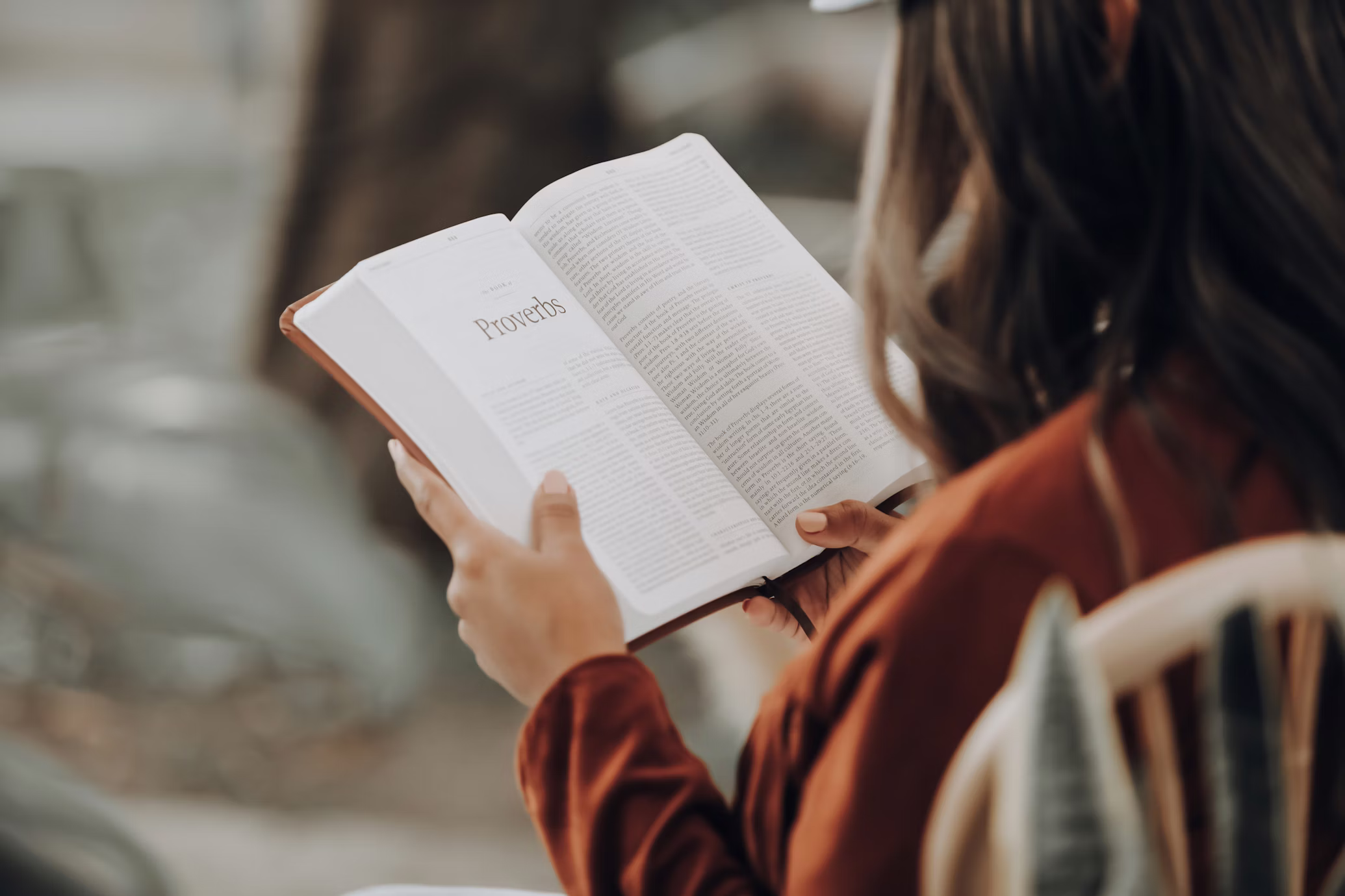 adolescente leyendo